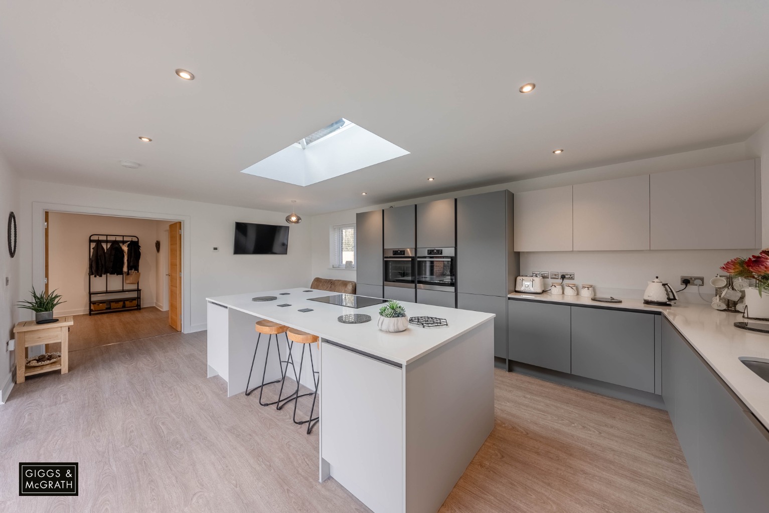 4 bed detached house for sale in High Street, Huntingdon 2