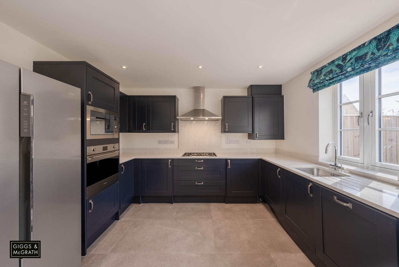 3 bed terraced house for sale in The Green, Huntingdon 5