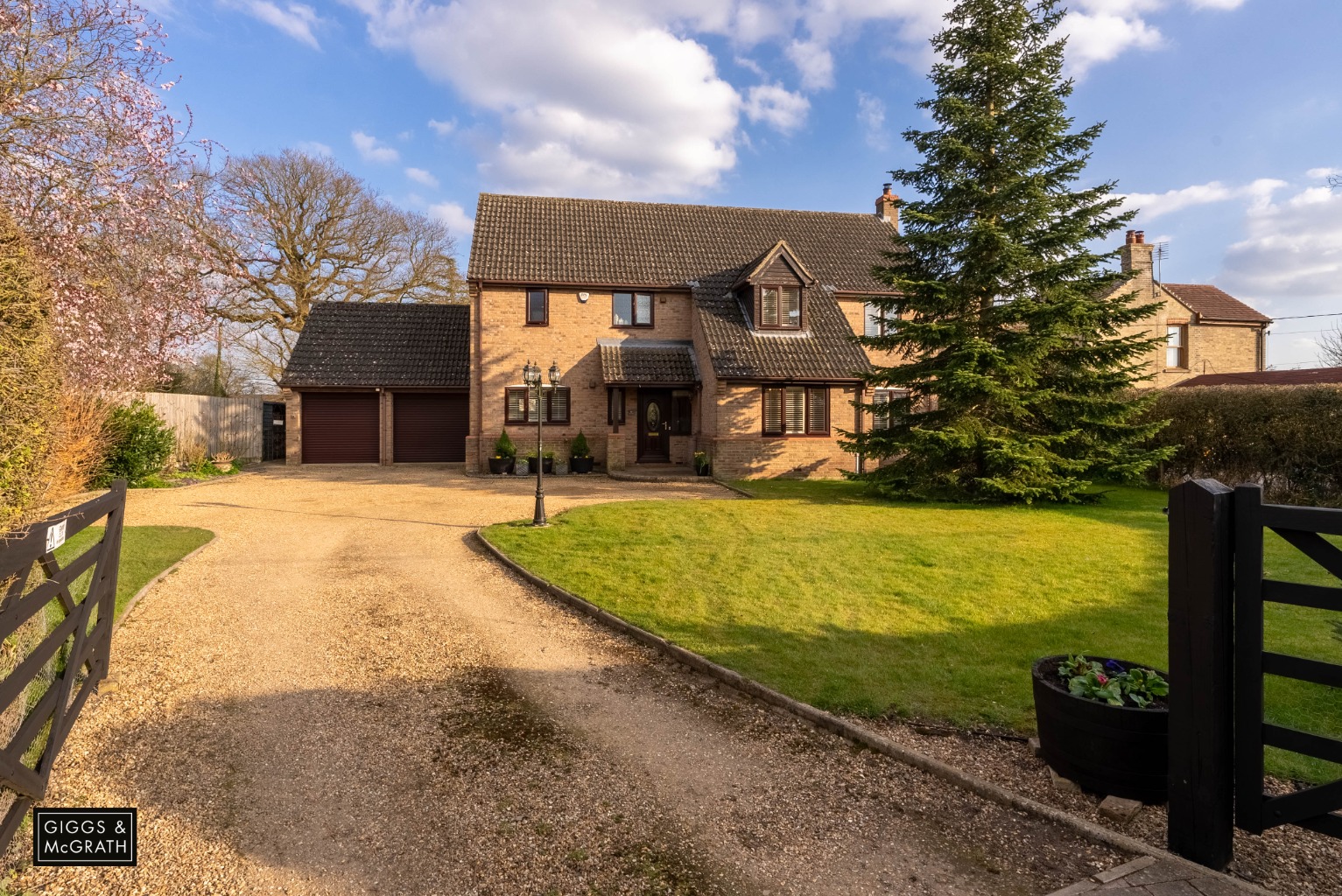 4 bed detached house for sale in Green End, Huntingdon - Property Image 1