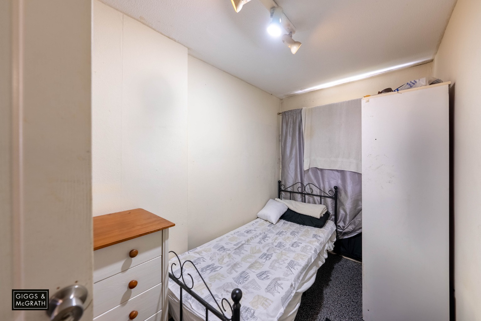 3 bed terraced house for sale in Beech Close, Huntingdon 9