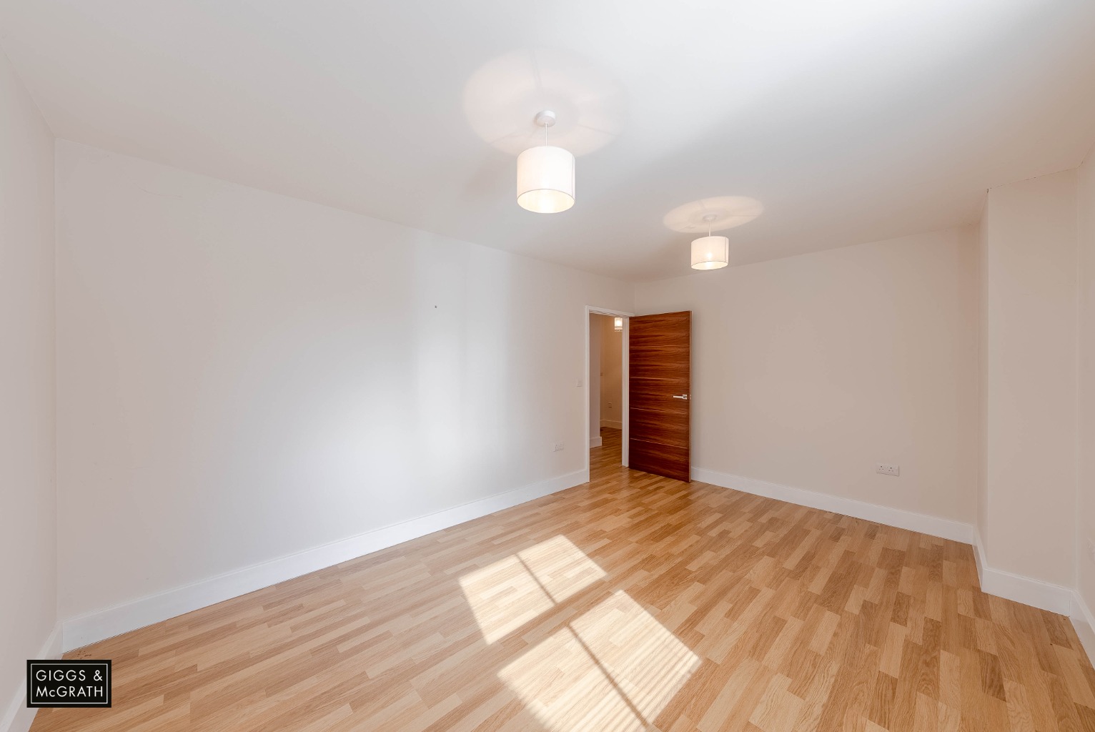 2 bed flat for sale in High Street, Huntingdon 3