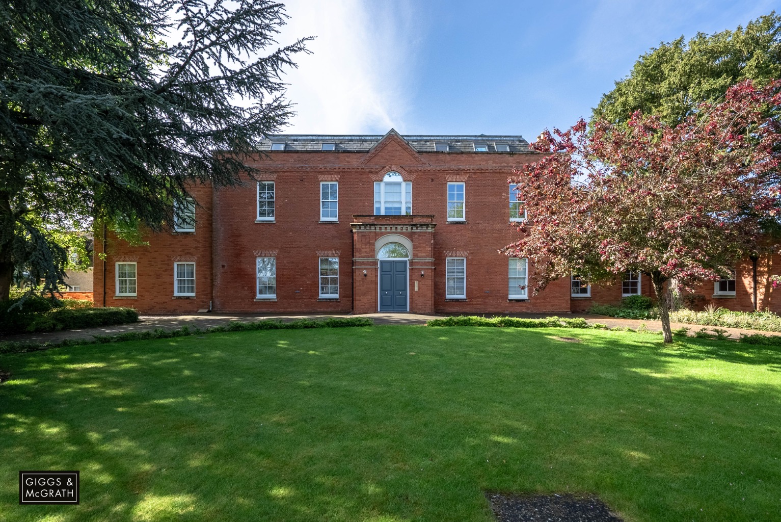 2 bed flat for sale in High Street, Huntingdon, PE28
