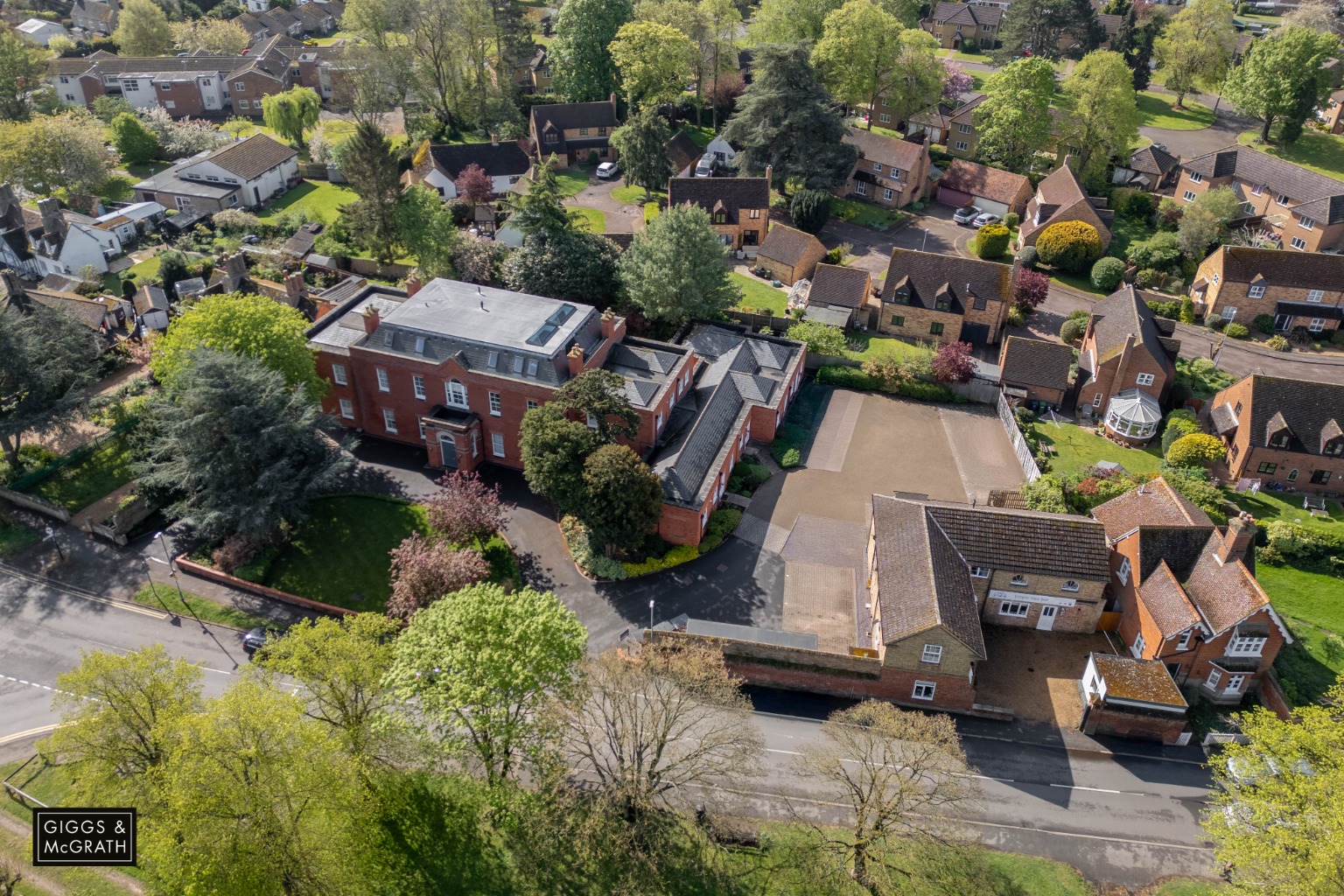 2 bed flat for sale in High Street, Huntingdon 9