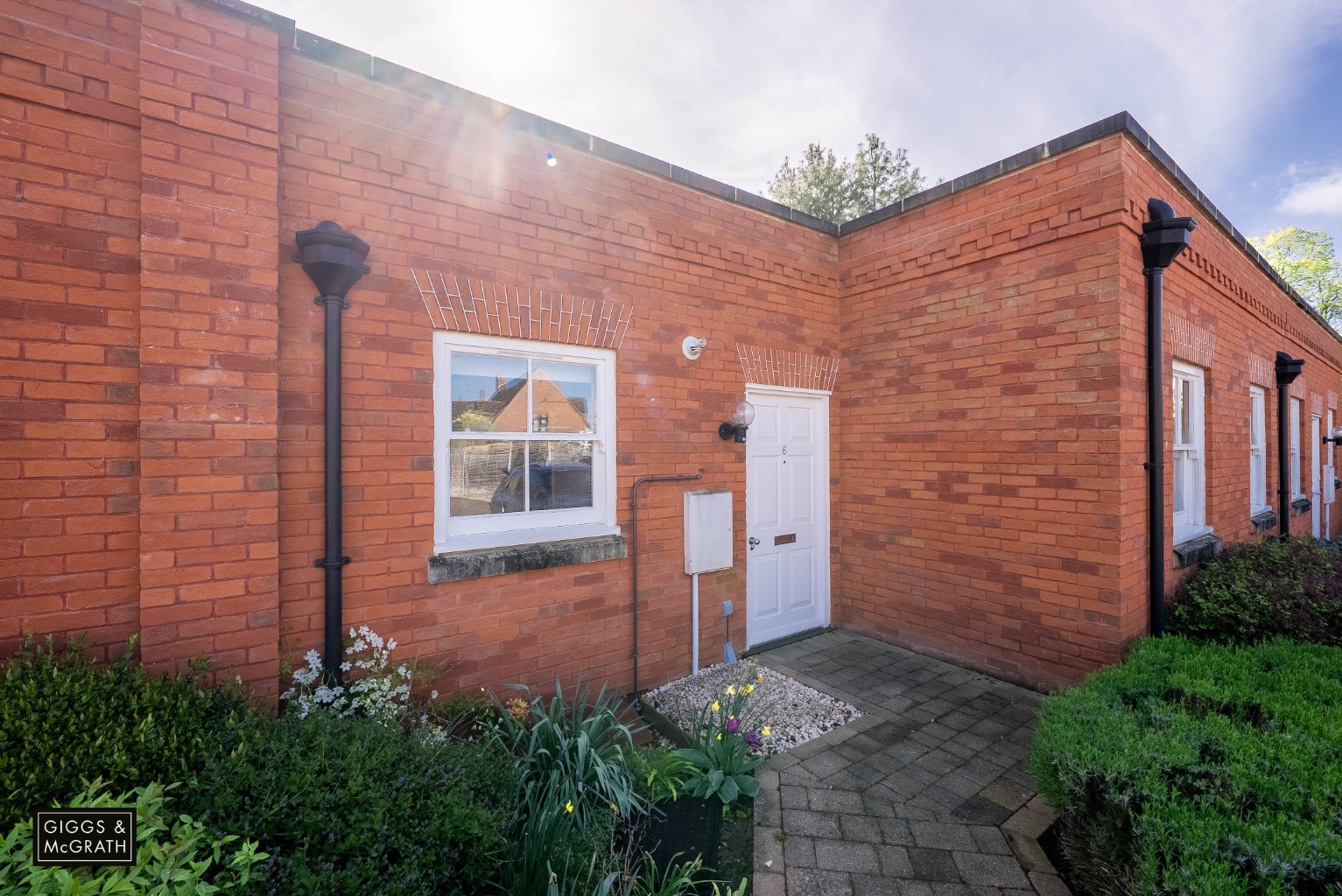 2 bed flat for sale in High Street, Huntingdon 8