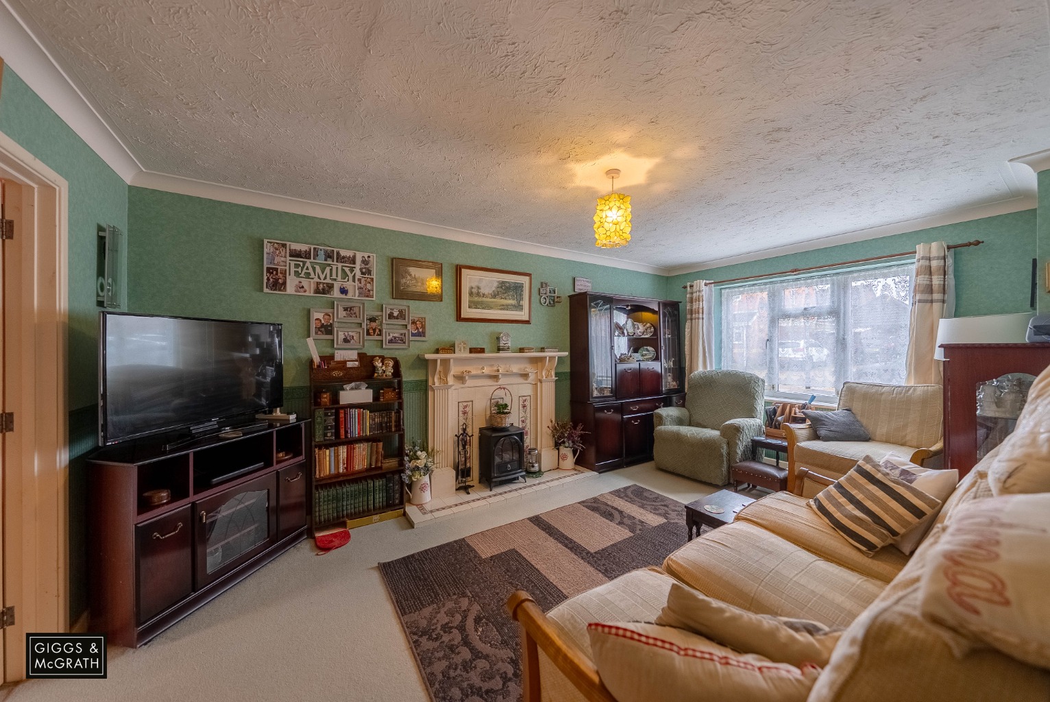 4 bed detached house for sale in Chandlers Way, Huntingdon 1