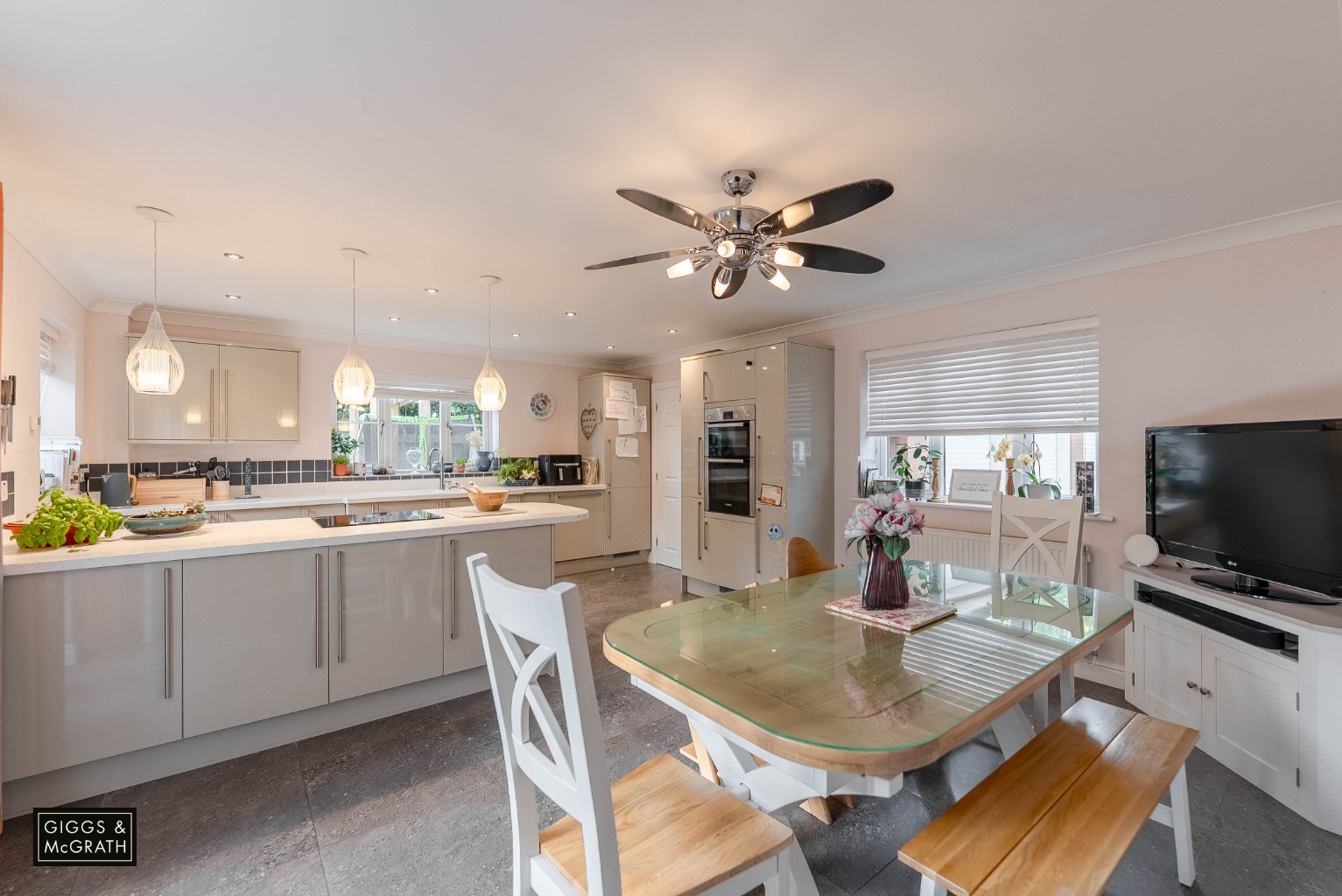 4 bed detached house for sale in Upwood, Huntingdon  - Property Image 3