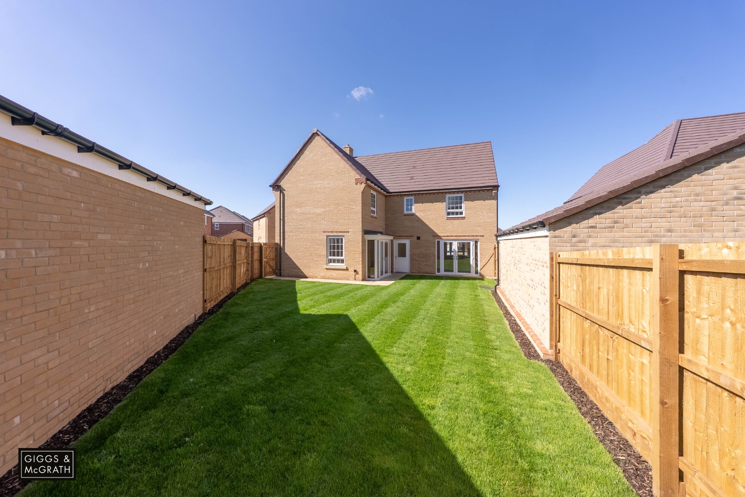 5 bed detached house for sale in Stoneman Way, Huntingdon 3