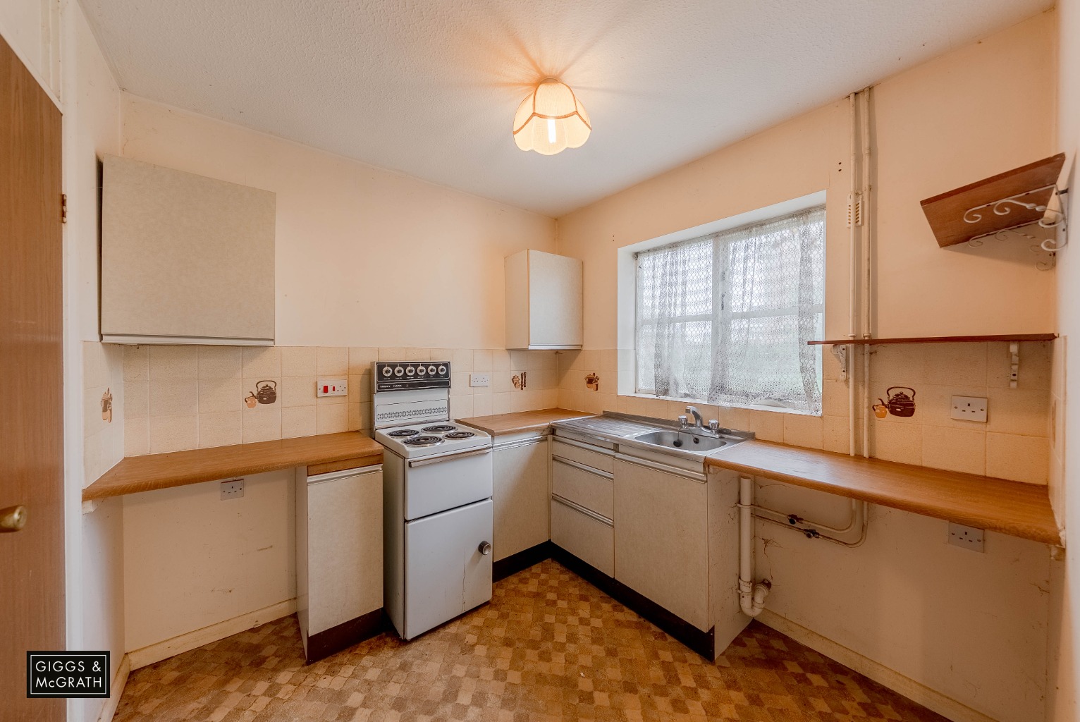 3 bed end of terrace house for sale in Witham Close, St. Ives  - Property Image 3