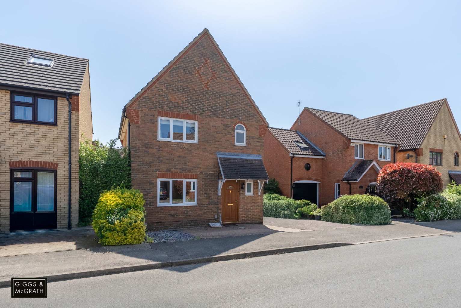 3 bed detached house for sale in Hawk Drive, Huntingdon  - Property Image 1