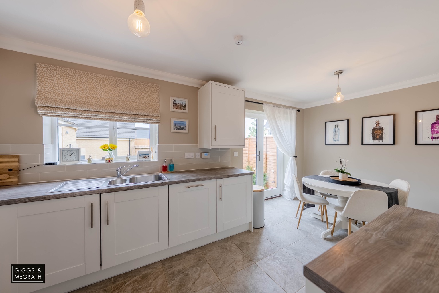 3 bed semi-detached house for sale in Eppeworth Drive, Huntingdon  - Property Image 7