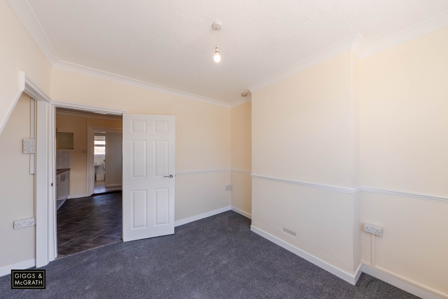 2 bed terraced house for sale in Ramsey Mereside, Huntingdon  - Property Image 3