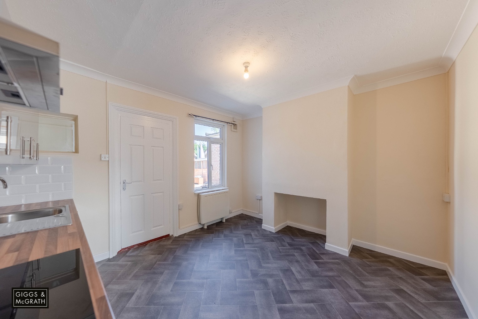 2 bed terraced house for sale in Ramsey Mereside, Huntingdon  - Property Image 5