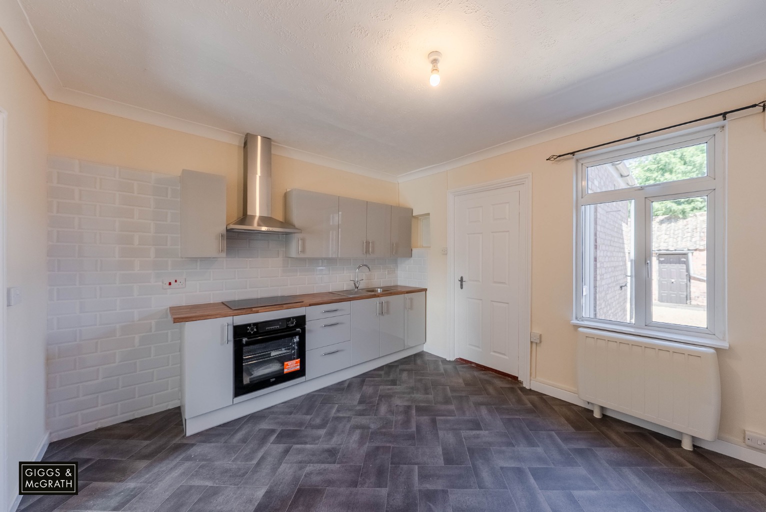 2 bed terraced house for sale in Ramsey Mereside, Huntingdon  - Property Image 6