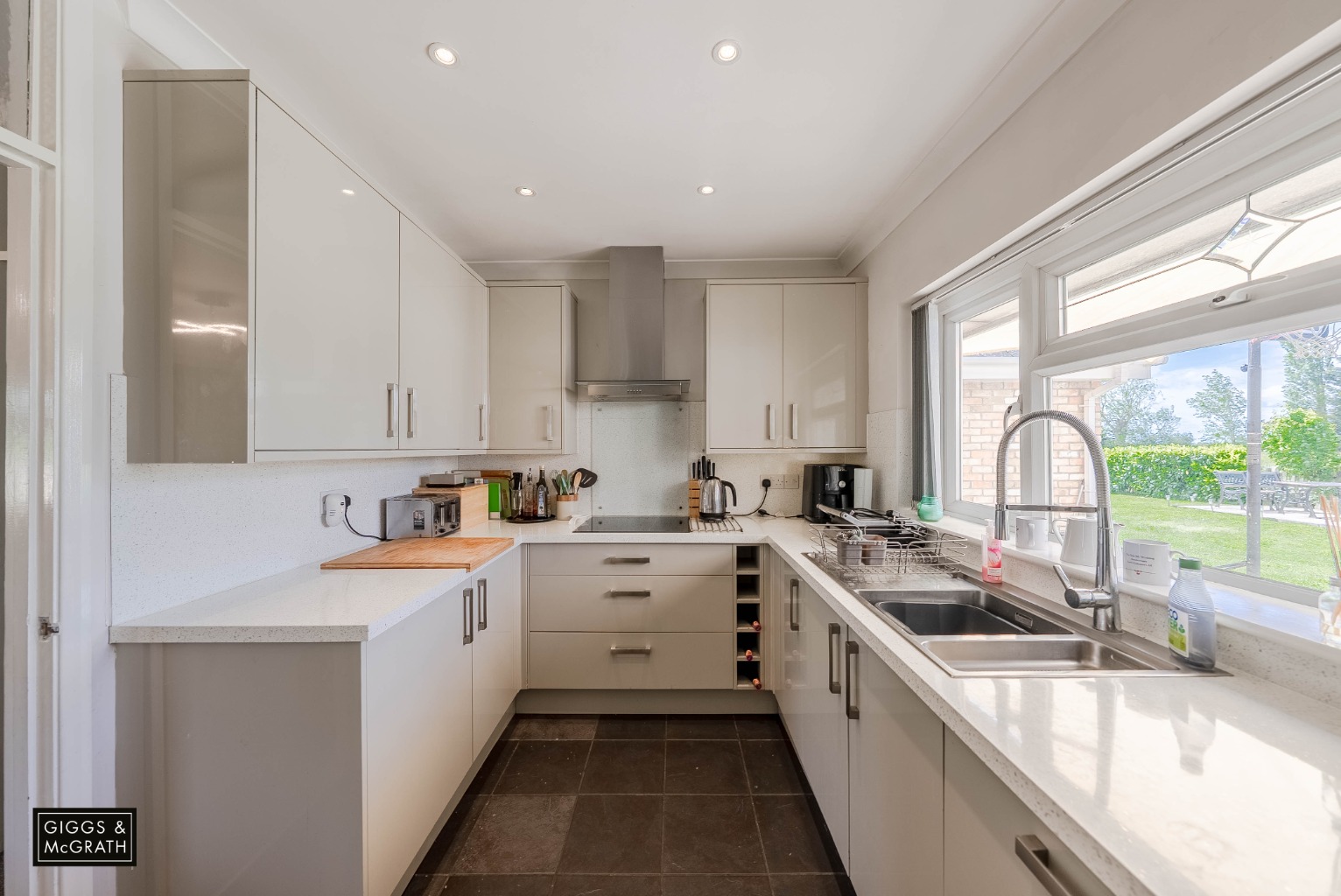 7 bed detached bungalow for sale in Warboys Road, Huntingdon  - Property Image 2