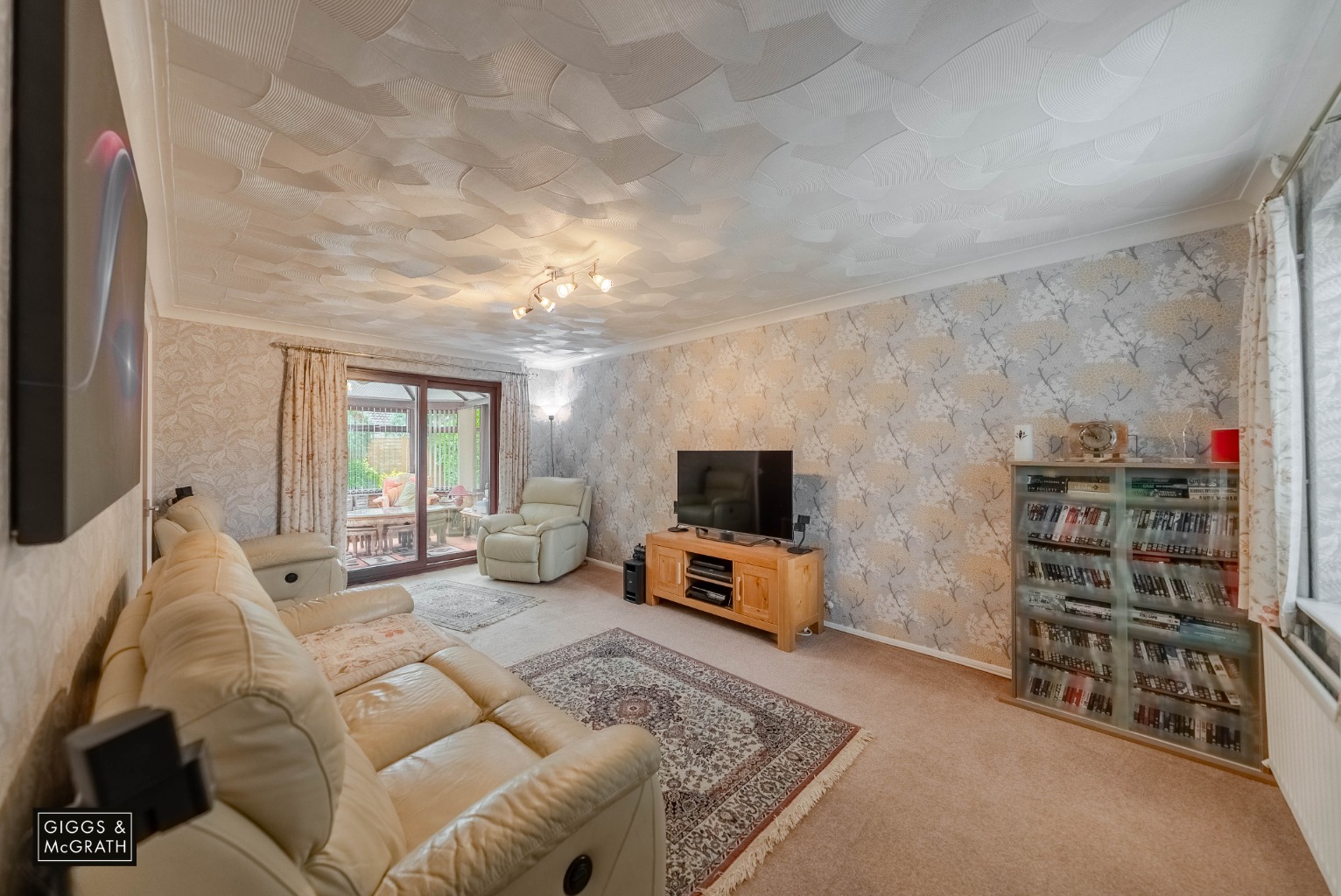 3 bed link detached house for sale in Crane Street, Huntingdon 1