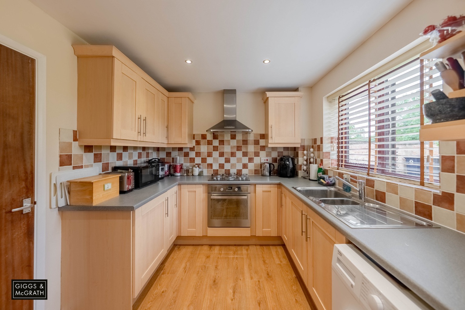 3 bed link detached house for sale in Crane Street, Huntingdon 7