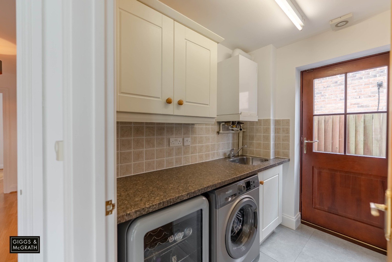 4 bed detached house for sale in Helens Close, Huntingdon  - Property Image 7