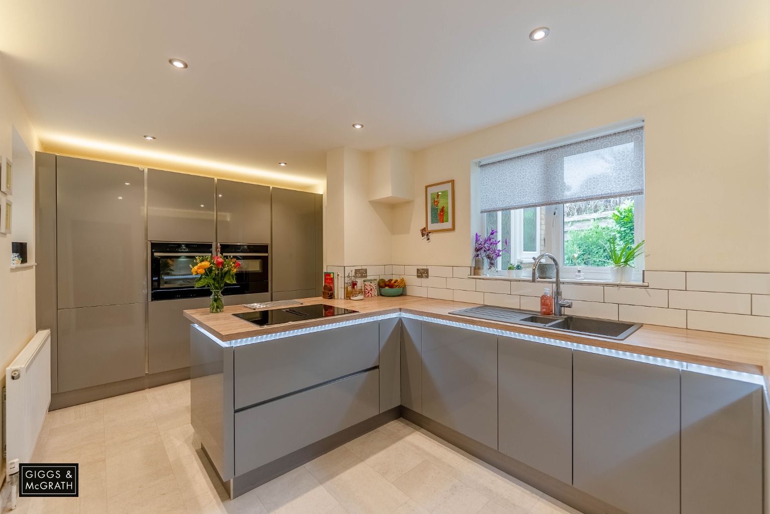 5 bed detached house for sale in Ellington, Cambridgeshire  - Property Image 2