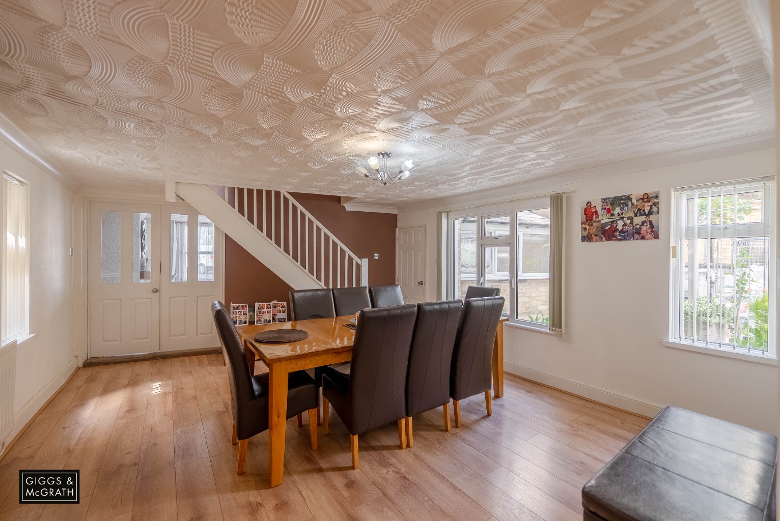 4 bed coach house for sale in High Street, Huntingdon 2