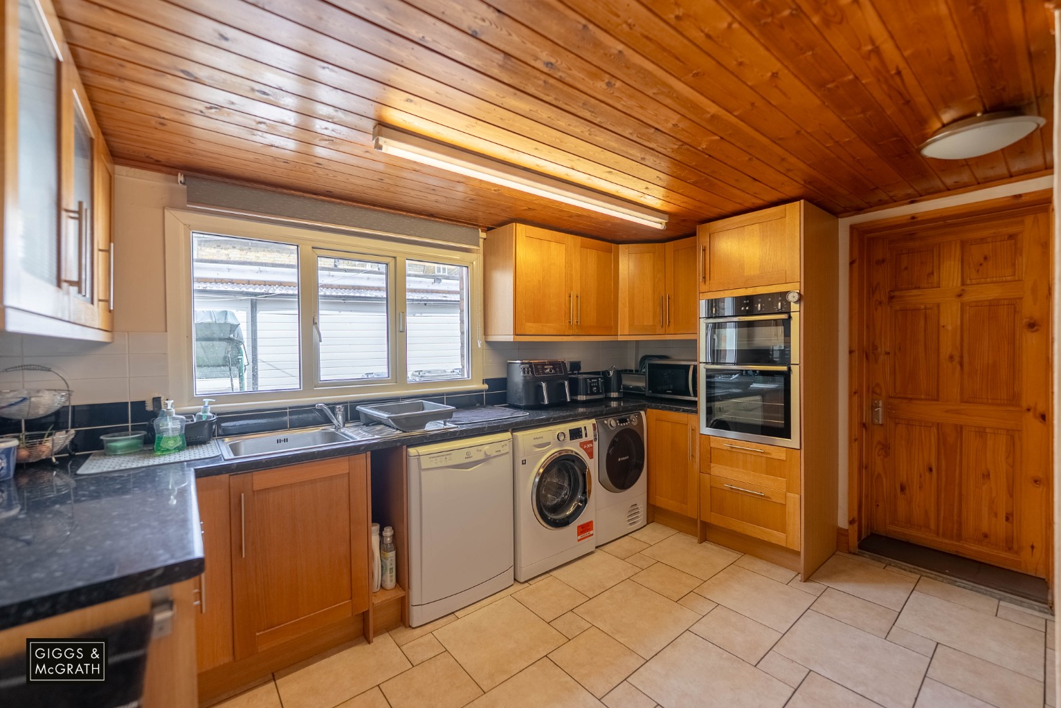 4 bed coach house for sale in High Street, Huntingdon 3