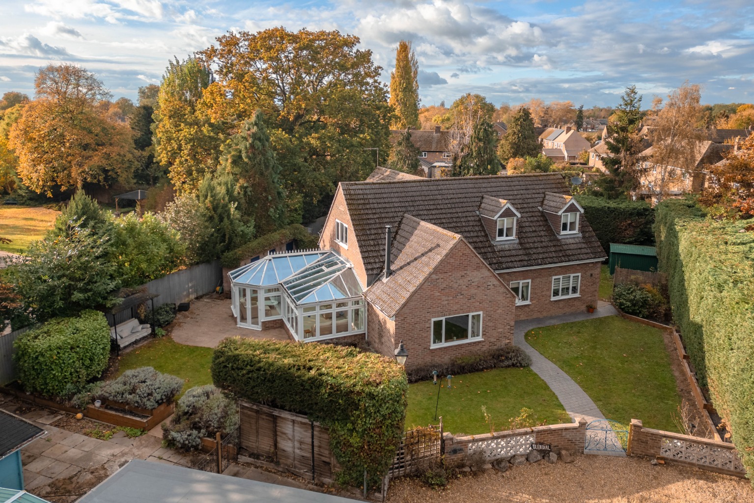 4 bed detached house for sale in Rectory Gardens, Huntingdon  - Property Image 1