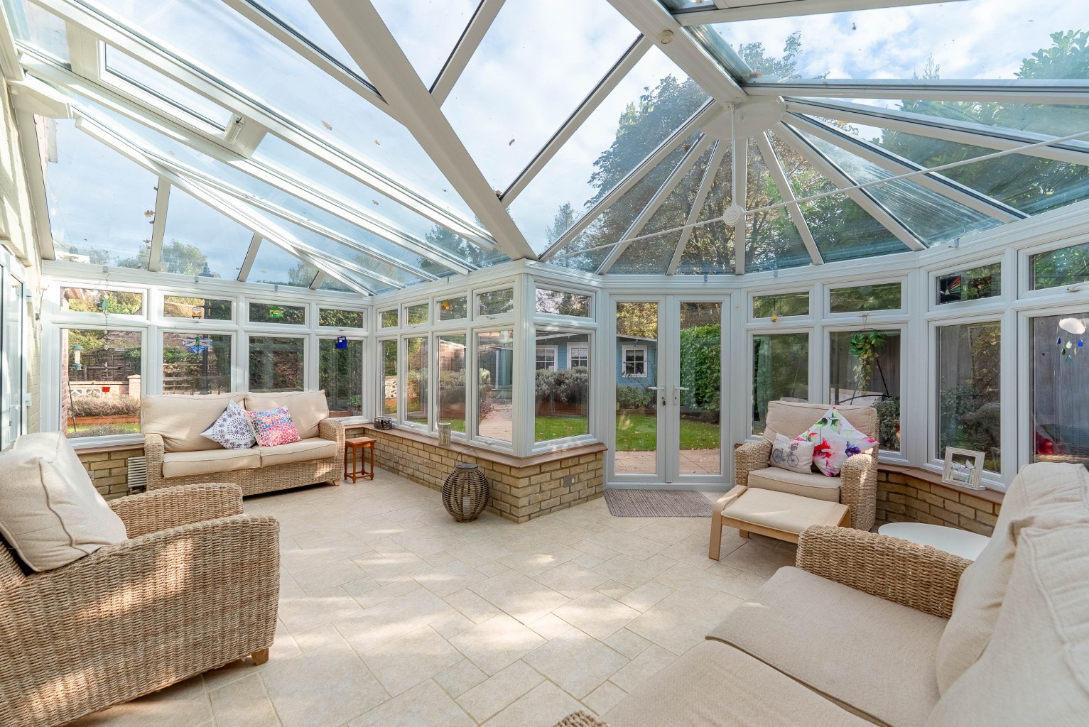 4 bed detached house for sale in Rectory Gardens, Huntingdon 3