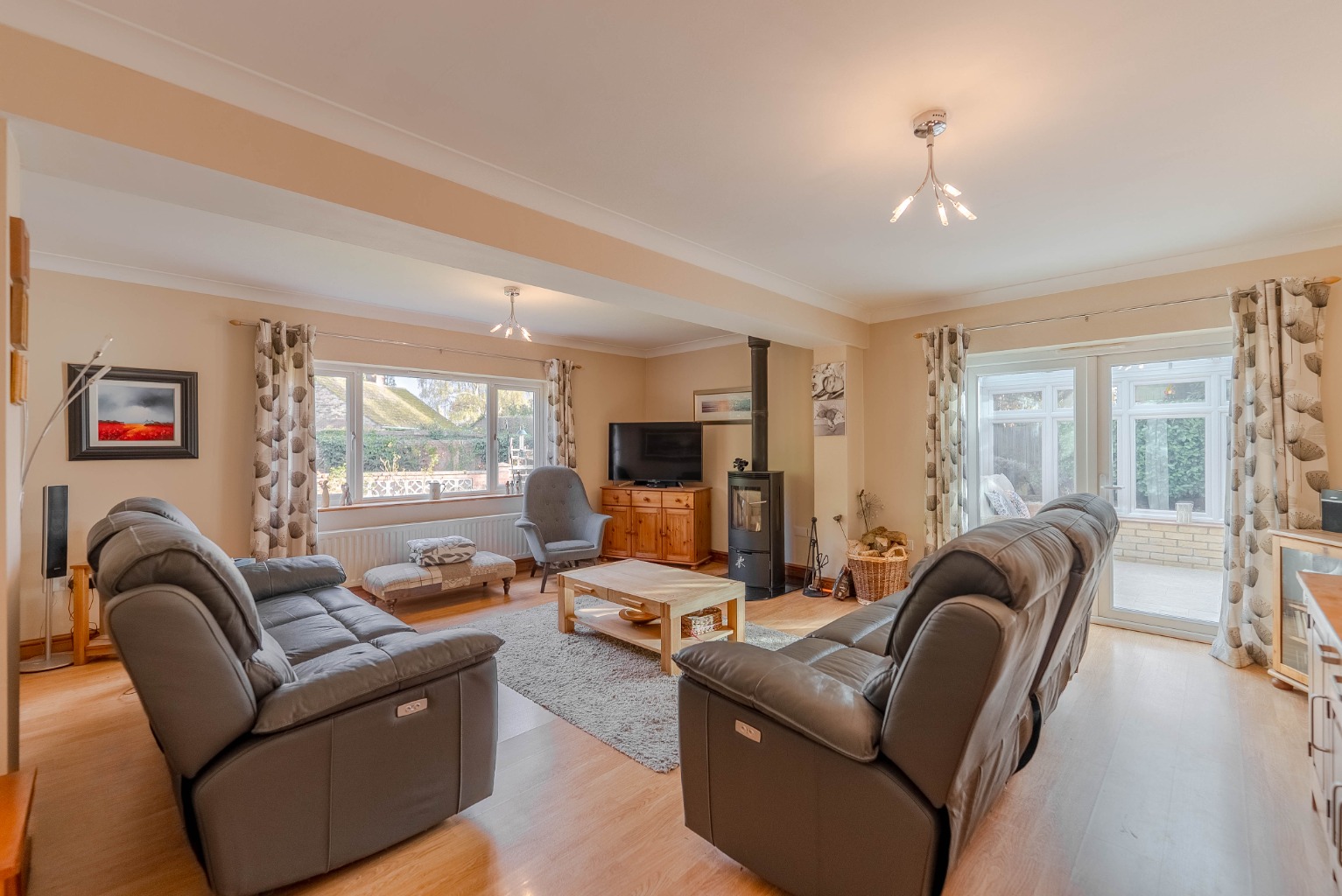 4 bed detached house for sale in Rectory Gardens, Huntingdon  - Property Image 5