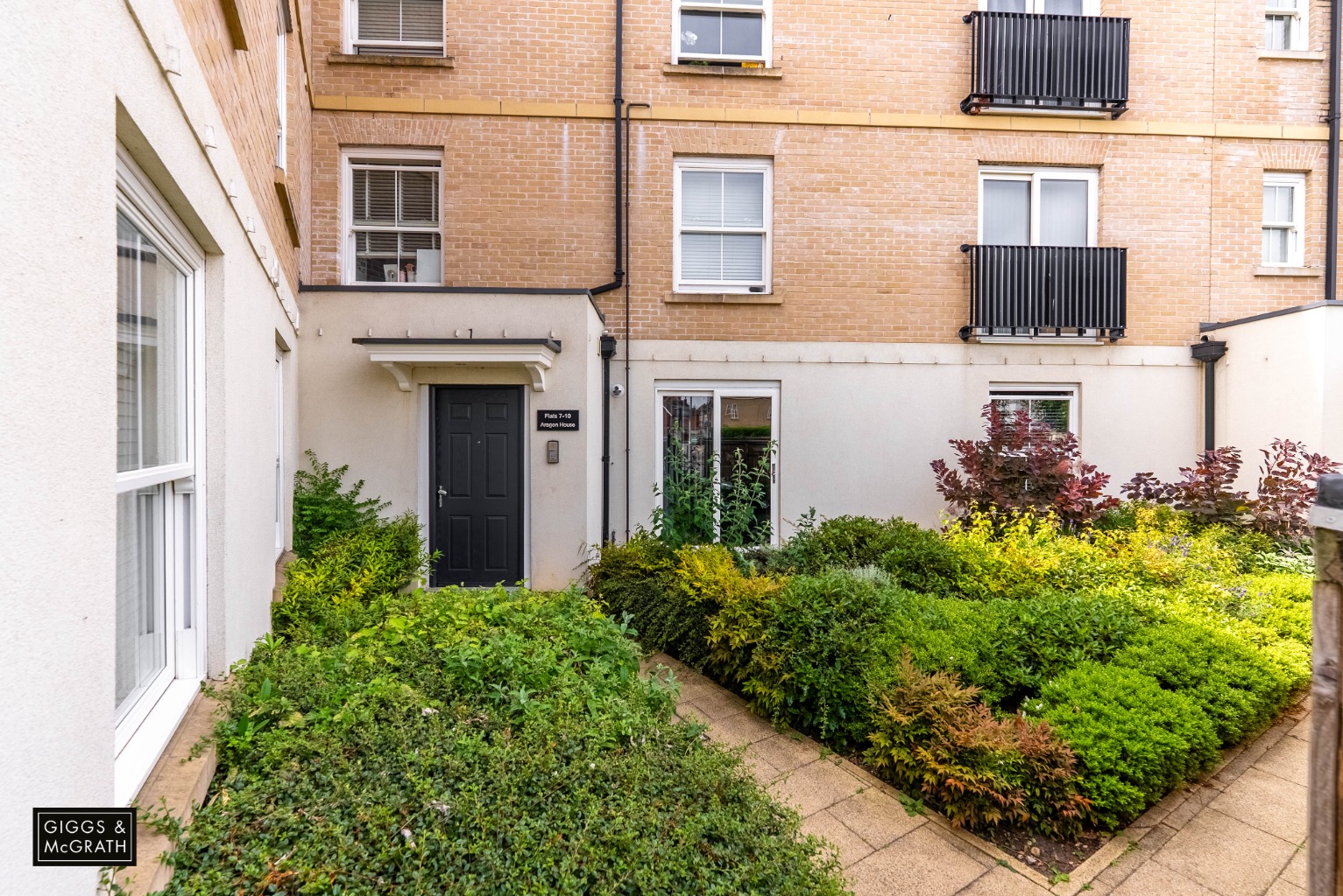 1 bed flat for sale in Ferrars Road, Cambridgeshire - Property Image 1