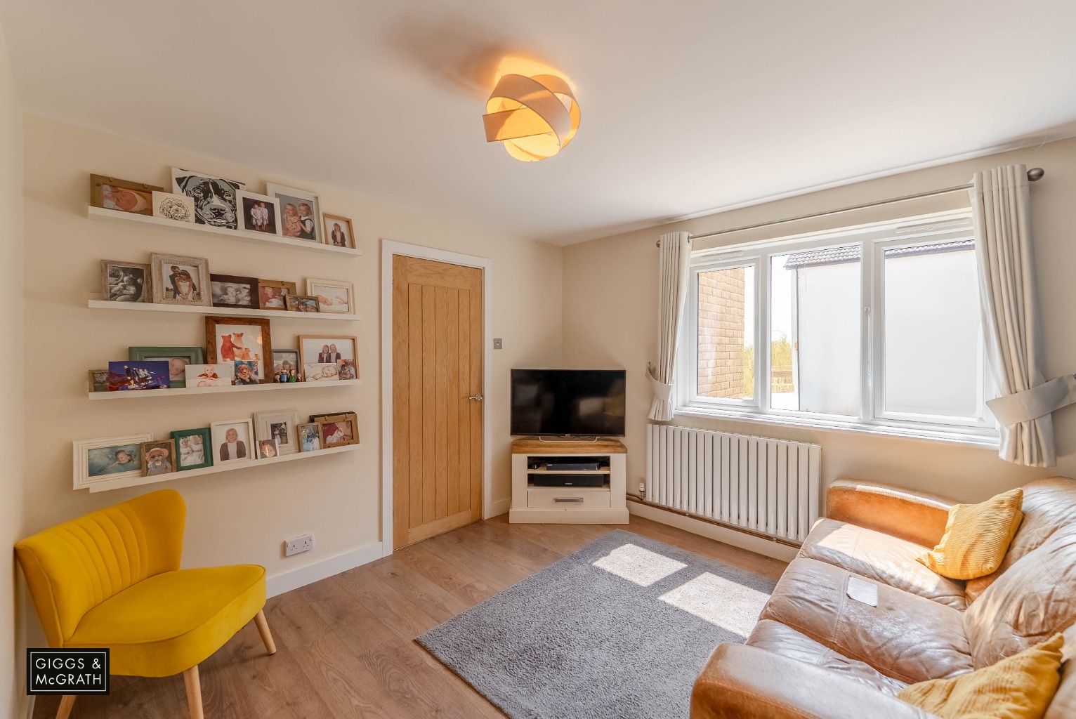 3 bed link detached house for sale in The Paddock, Huntingdon  - Property Image 8