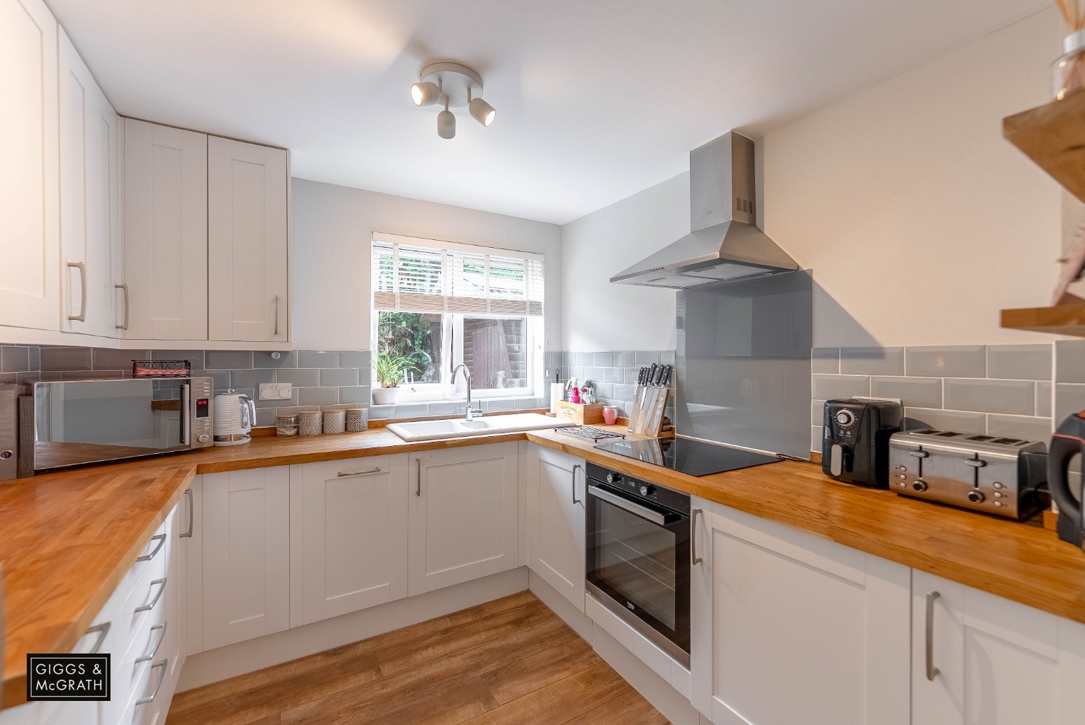 3 bed link detached house for sale in Somersham, Cambridgeshire  - Property Image 3
