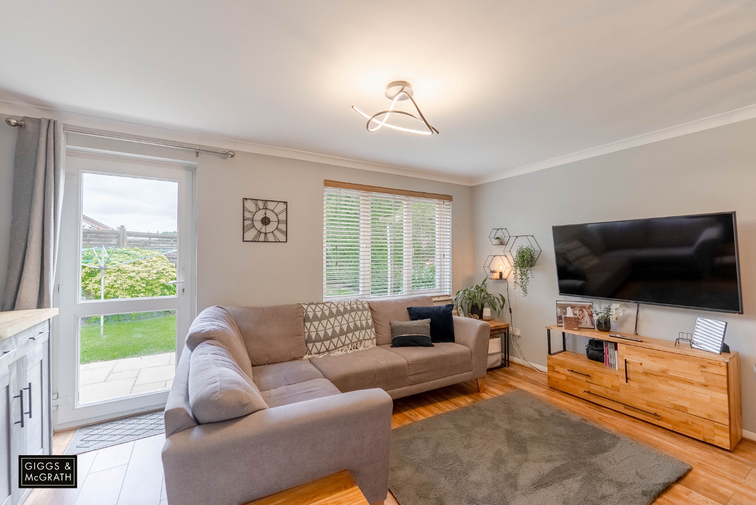 3 bed link detached house for sale in Somersham, Cambridgeshire  - Property Image 5