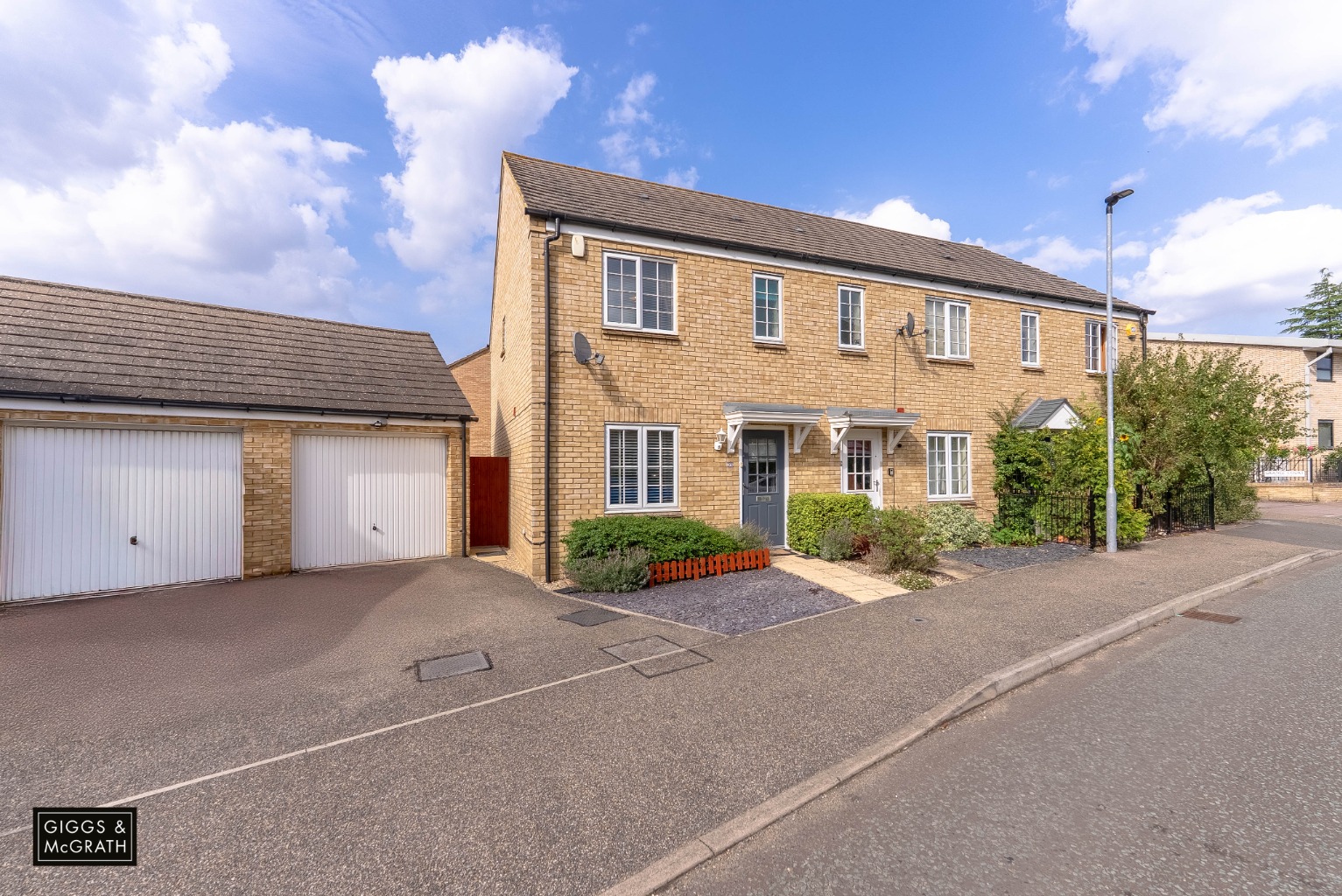3 bed end of terrace house for sale in Willingham, Cambridgeshire  - Property Image 1