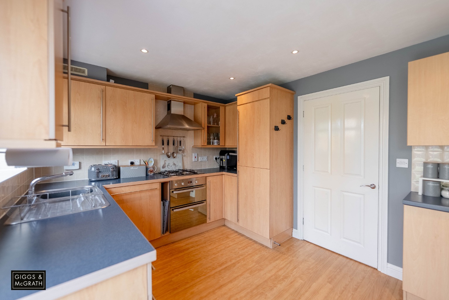 3 bed end of terrace house for sale in Covent Garden, Cambridgeshire 6