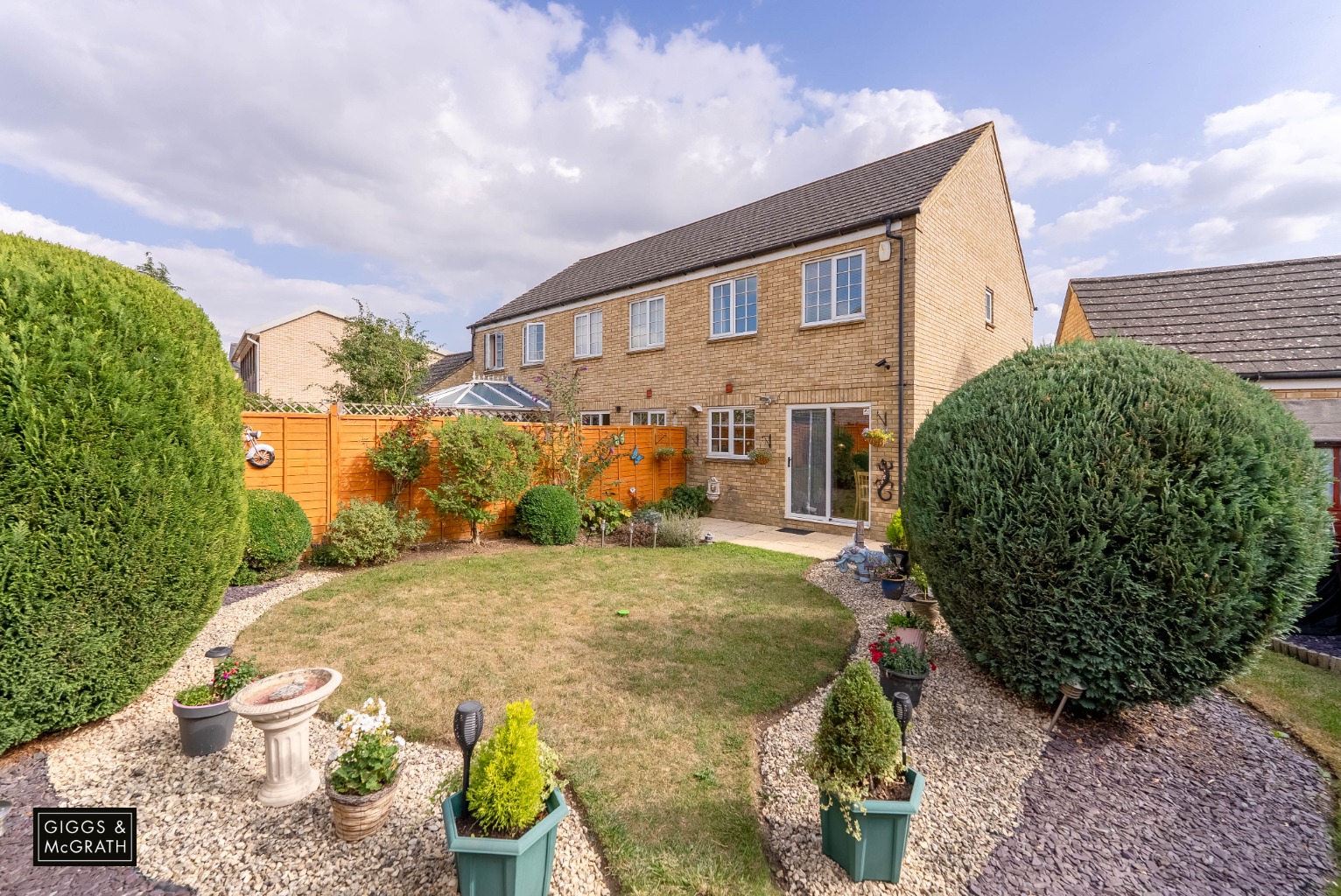 3 bed end of terrace house for sale in Covent Garden, Cambridgeshire 1