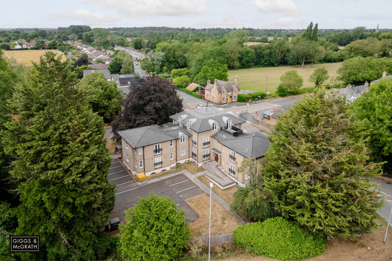 1 bed flat for sale in London Road, Cambridgeshire  - Property Image 1