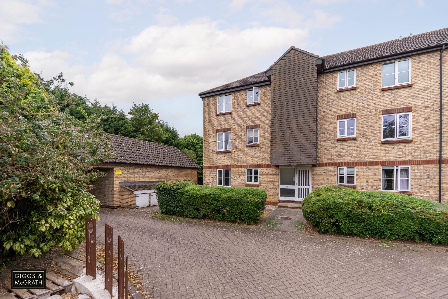 2 bed ground floor flat for sale in Limes Park Road, Cambridgeshire  - Property Image 1