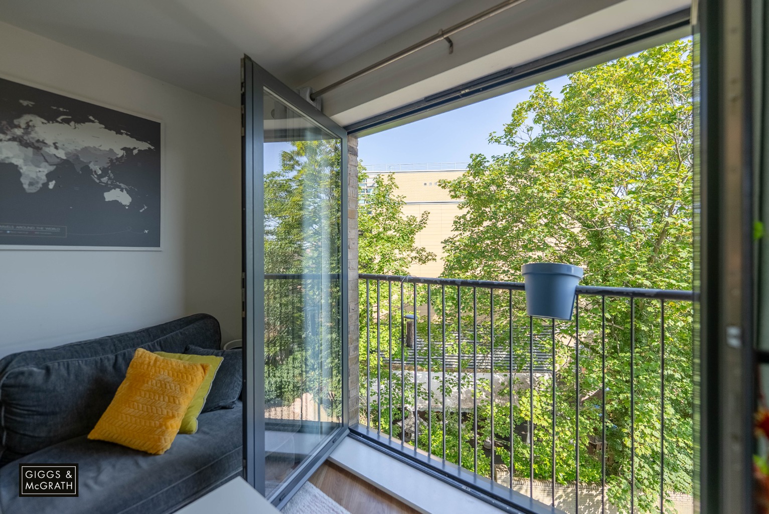 2 bed flat for sale in Princes Street, Cambridgeshire  - Property Image 4