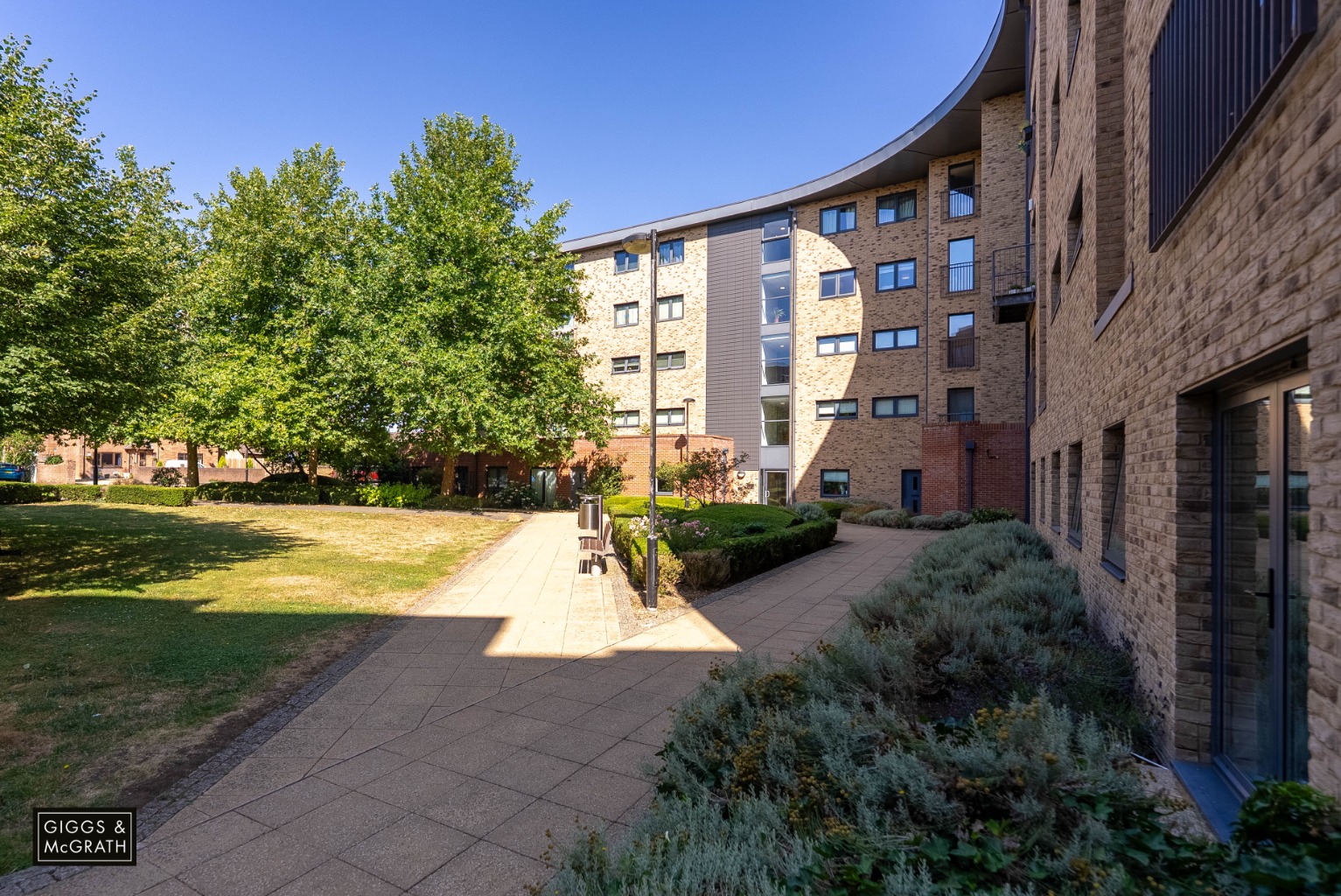 2 bed flat for sale in Princes Street, Cambridgeshire  - Property Image 12