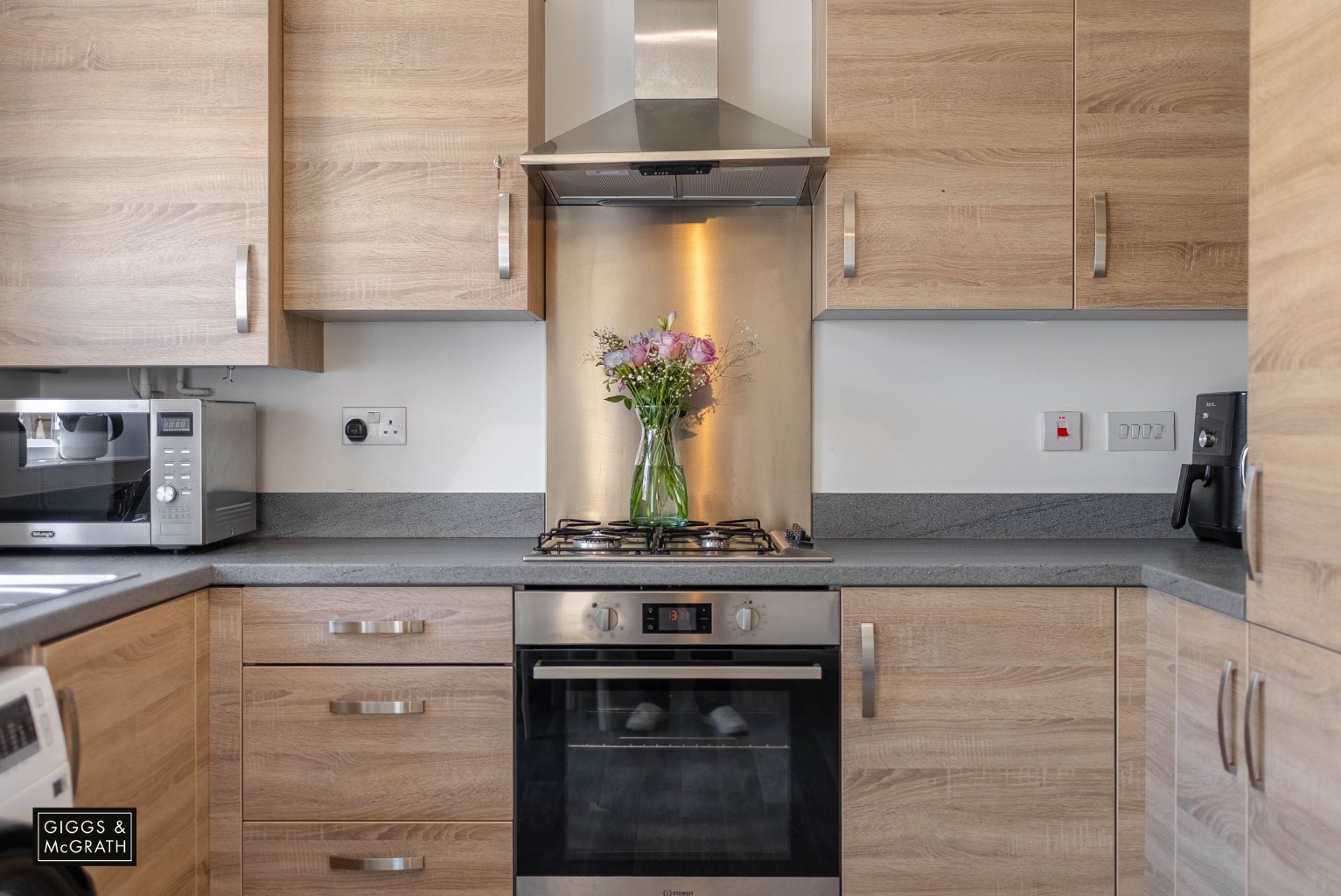 2 bed end of terrace house for sale in Crest Drive, Cambridgeshire 5