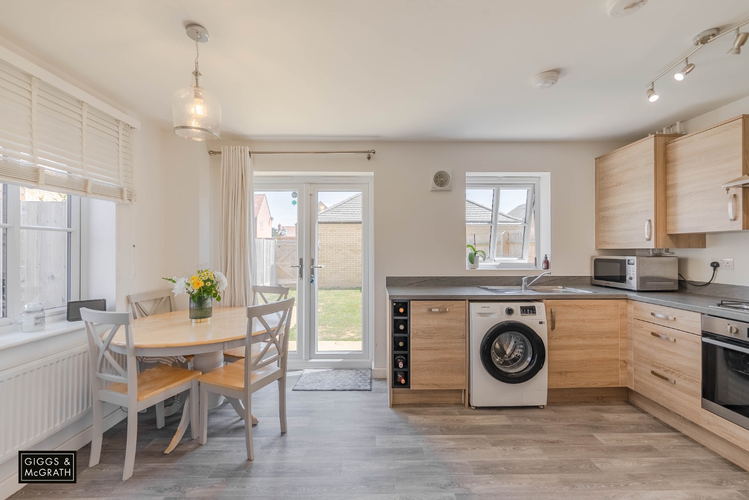 2 bed end of terrace house for sale in Fenstanton, Cambridgeshire  - Property Image 2