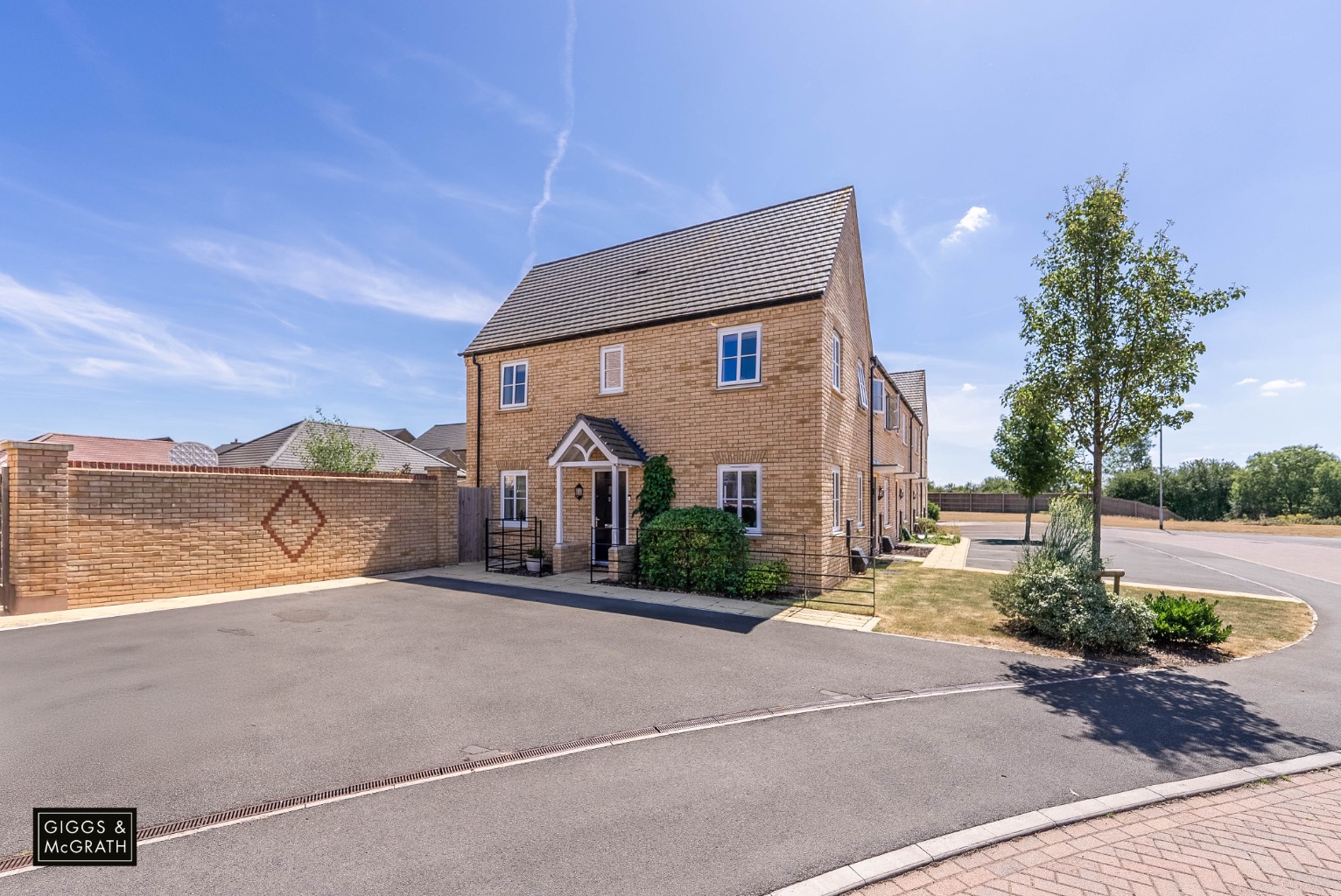 2 bed end of terrace house for sale in Fenstanton, Cambridgeshire  - Property Image 1