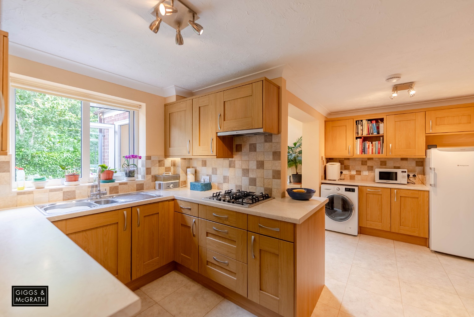 4 bed detached house for sale in Papworth Everard, Cambridgeshire  - Property Image 3