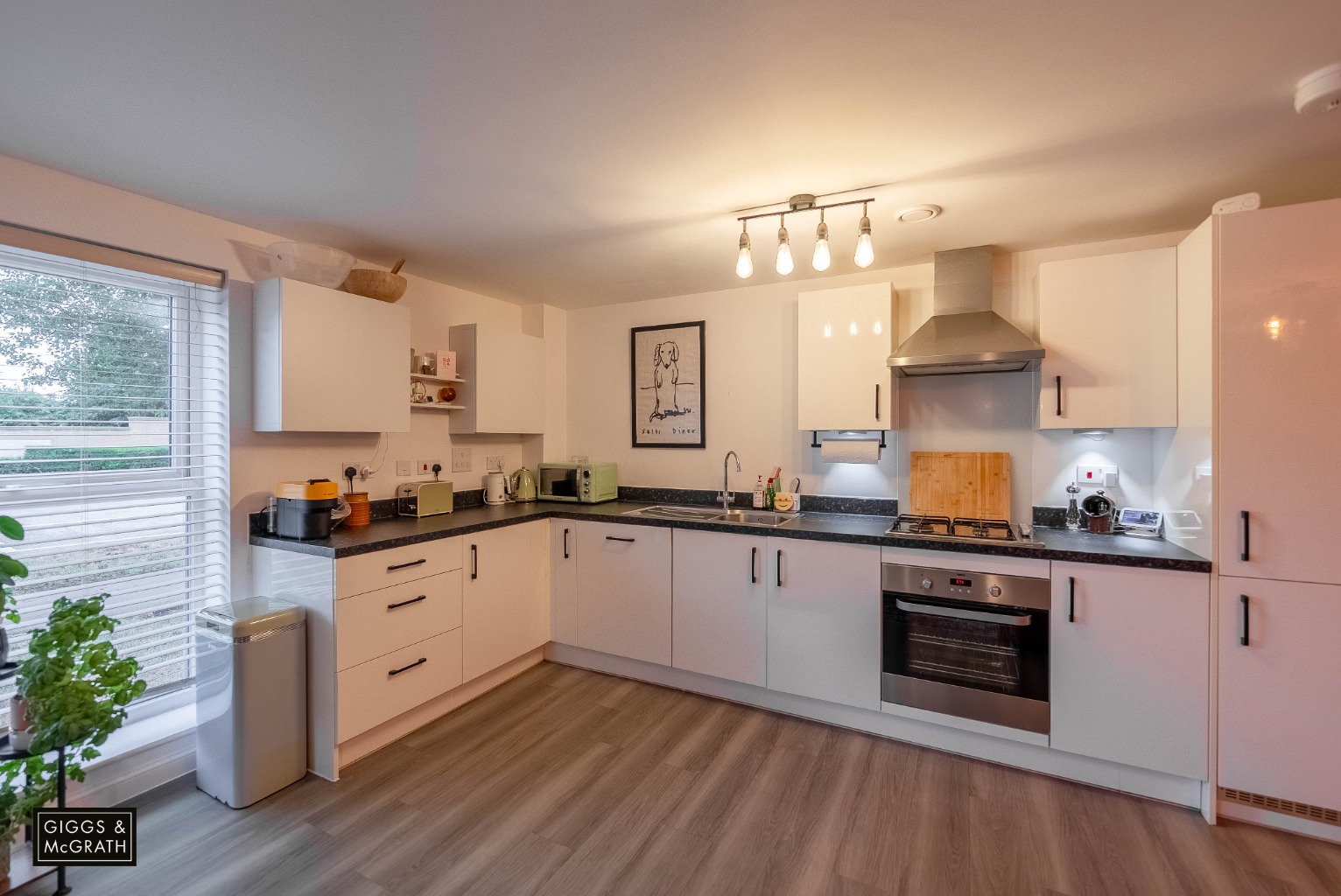 2 bed ground floor flat for sale in Papworth Everard, Cambridgeshire  - Property Image 3
