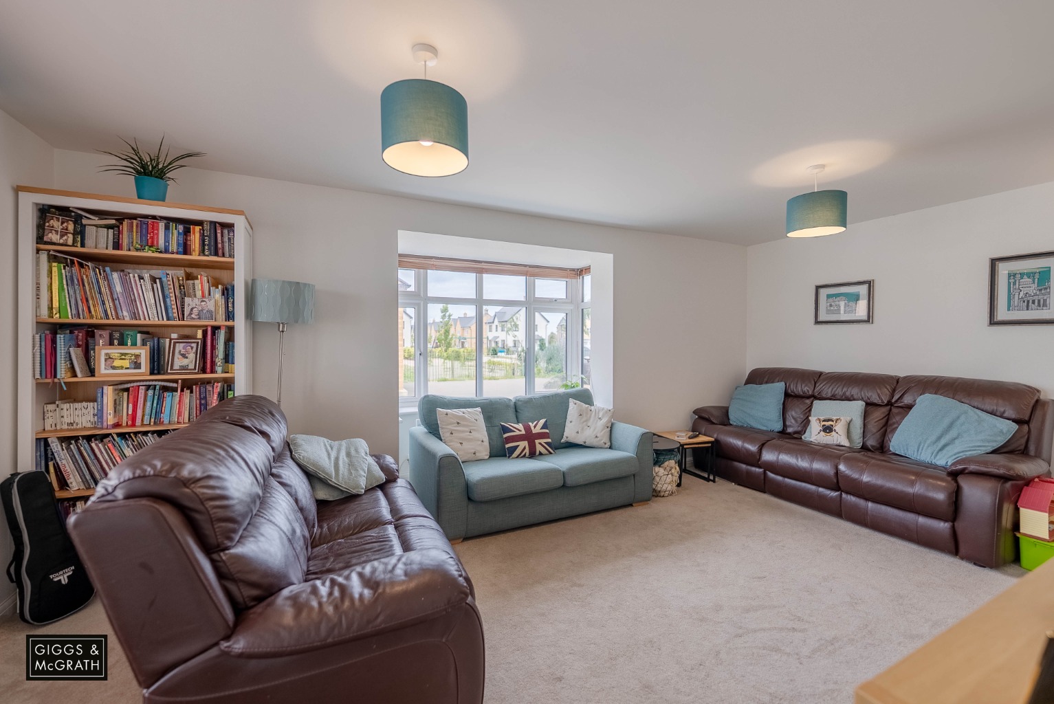 3 bed detached house for sale in Peacock Drive, Huntingdon 2