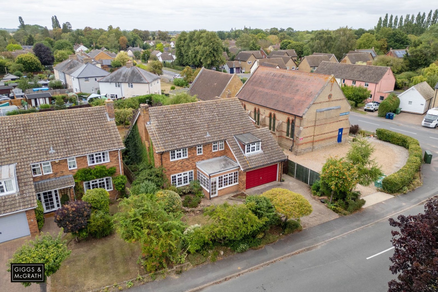 5 bed detached house for sale in Chapel Close, Huntingdon  - Property Image 1
