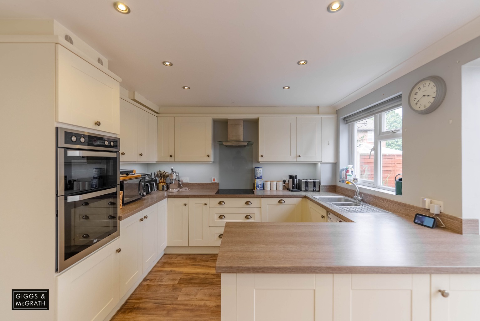 3 bed link detached house for sale in Somersham, Cambridgeshire  - Property Image 8