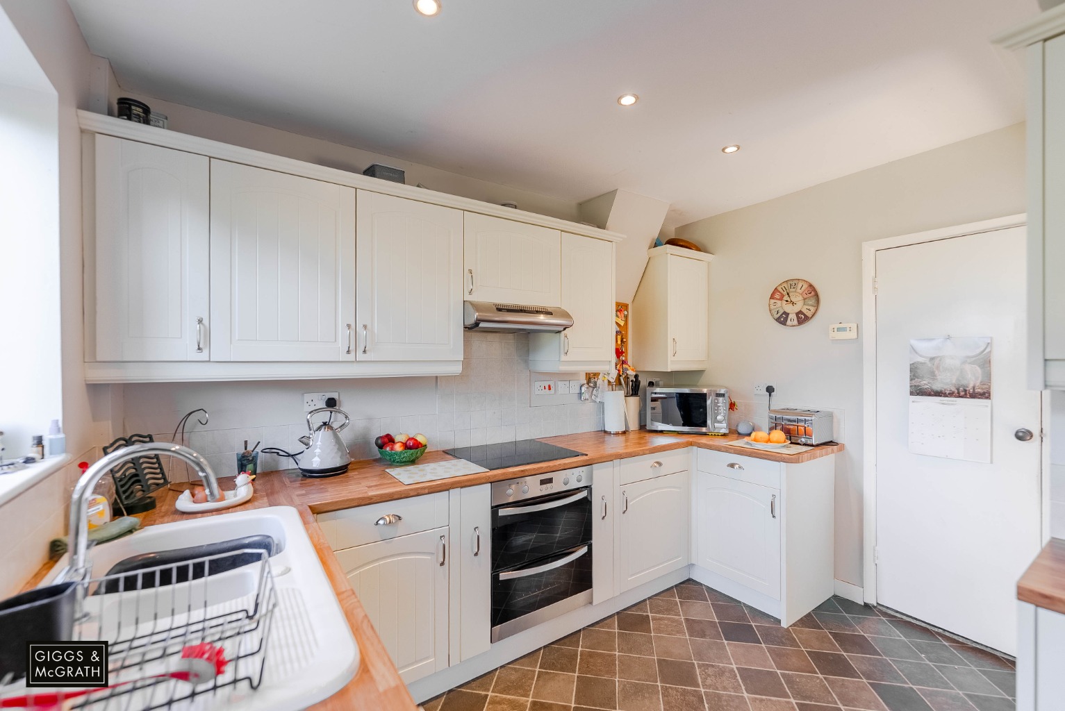 3 bed semi-detached house for sale in Ashbeach Road, Huntingdon 5