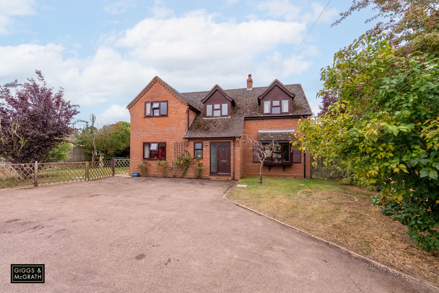 5 bed detached house for sale in High Street, Huntingdon - Property Image 1