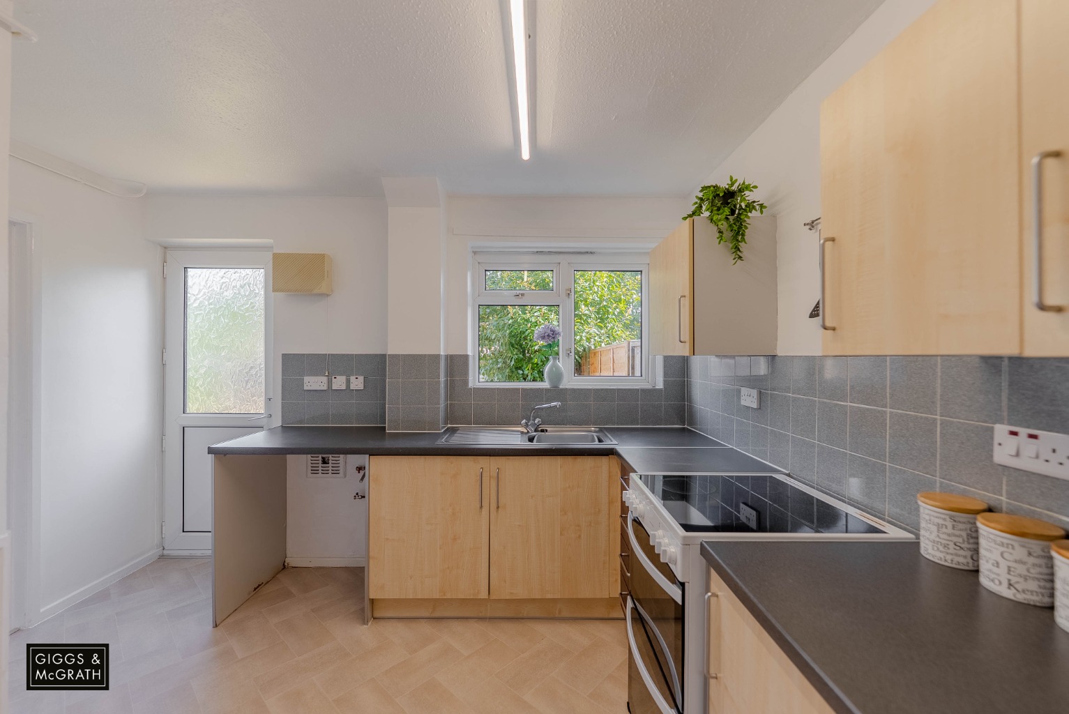 3 bed end of terrace house for sale in Wyton, Cambridgeshire  - Property Image 3
