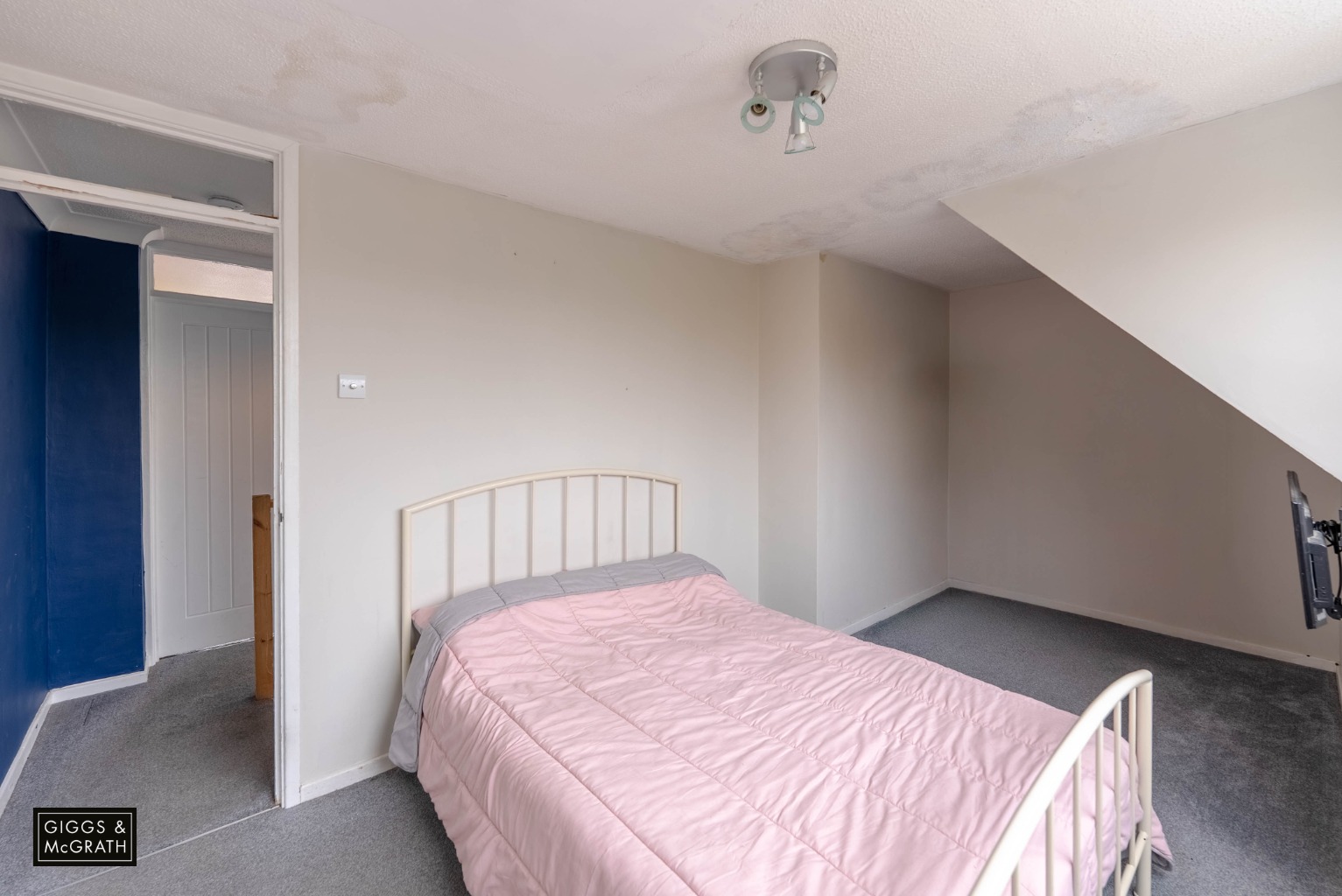 3 bed semi-detached house for sale in The Furlongs, Cambridgeshire  - Property Image 10